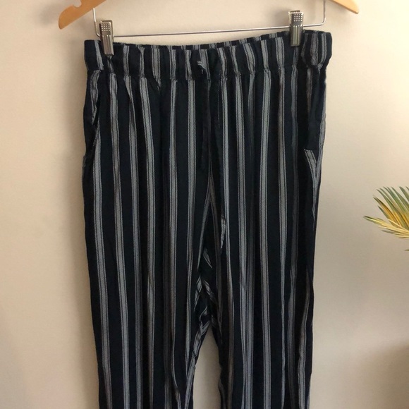 Linen Lounging Pants - Picture 2 of 4